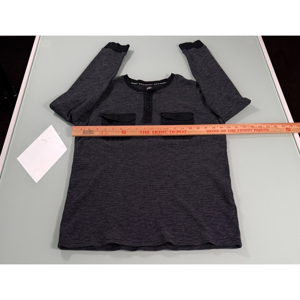 ROCK & REPUBLIC Gray & Black Cotton Blend Mens 4 Button Henley - Medium - Picture 6 of 11
